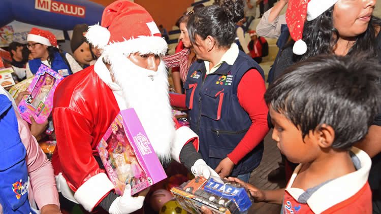 Pre feria de Navidad en la ciudad de La Paz Bolivia.