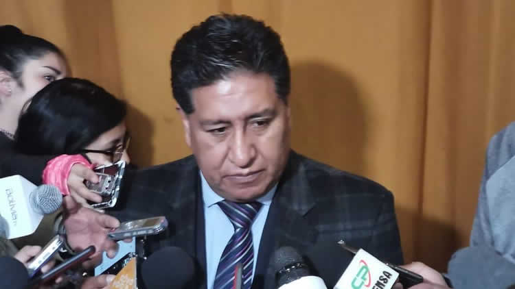 William Alave, fiscal departamental de La Paz, anunciando la segunda fase de investigación en el caso de medicamentos falsificados.