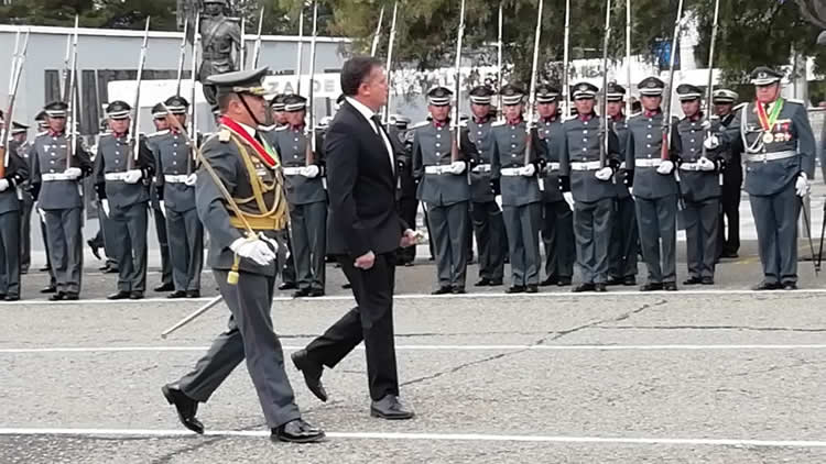 Inauguración del año académico militar con el compromiso de mejorar la enseñanza.