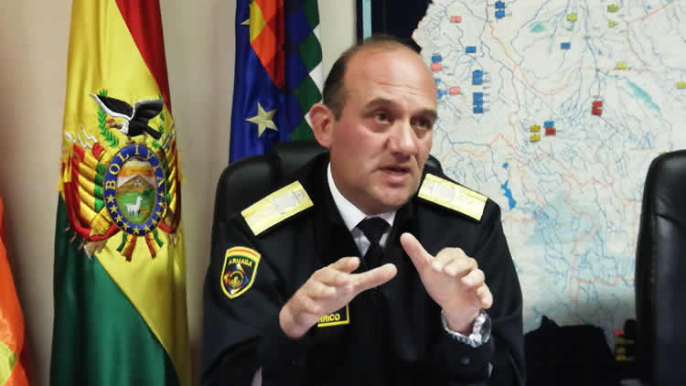 Cmlte. Gonzalo Torrico, jefe del Departamento III Operaciones de la Armada, en conferencia de prensa.