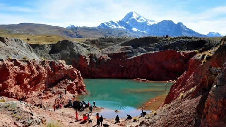 Vista de la laguna de colores de El Alto Vista de la laguna de colores de El Alto