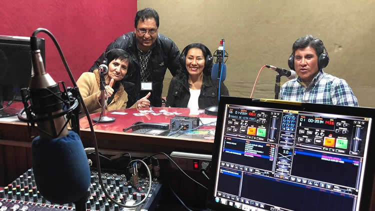 El equipo de Onda Retro en la Frecuencia Militar - Batallón Colorados. El equipo de Onda Retro en la Frecuencia Militar - Batallón Colorados.