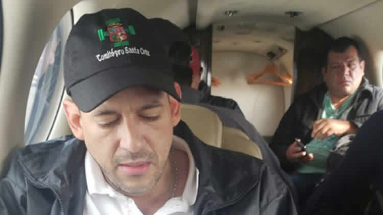 Luis Fernando Camacho, presidente del Comité Cívico de Santa Cruz, de retorno a Santa Cruz. Luis Fernando Camacho, presidente del Comité Cívico de Santa Cruz, de retorno a Santa Cruz.