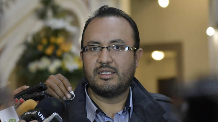 Milton Claros, ministro de Obras Públicas. Milton Claros, ministro de Obras Públicas.