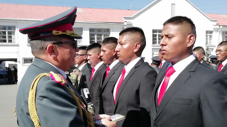Ministerio de Defensa desmiente que se haya convocado a reservistas. Ministerio de Defensa desmiente que se haya convocado a reservistas.
