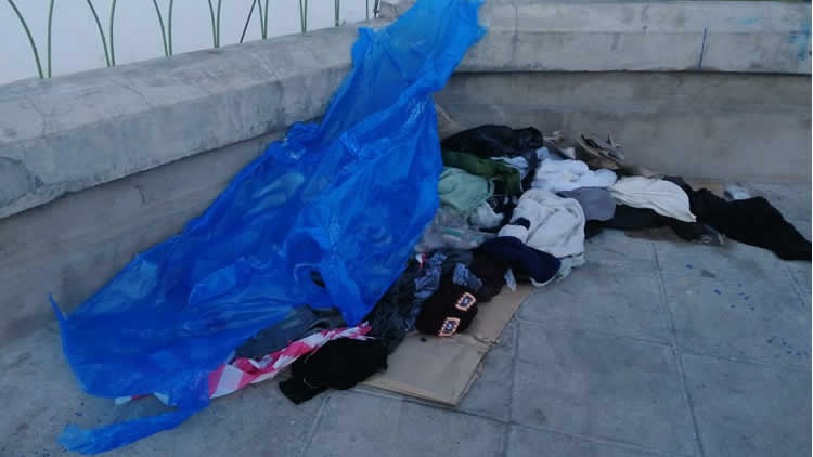 Policía afirma que fallecida no era una indigente al ver que sus prendas estaban limpias.
