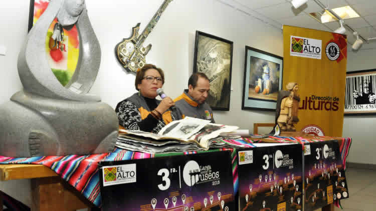 Tania Ayma, secretaria Municipal de Desarrollo Humano,  y Saúl Callejas, director de Culturas de El Alto.