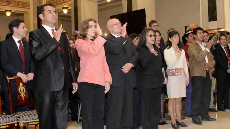 Juramento de los nuevos vocales del Tribunal Supremo Electoral (TSE) Juramento de los nuevos vocales del Tribunal Supremo Electoral (TSE)