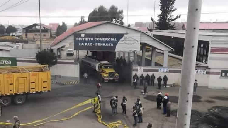 Puerta principal de la Planta de Senkata, en la ciudad de El Alto