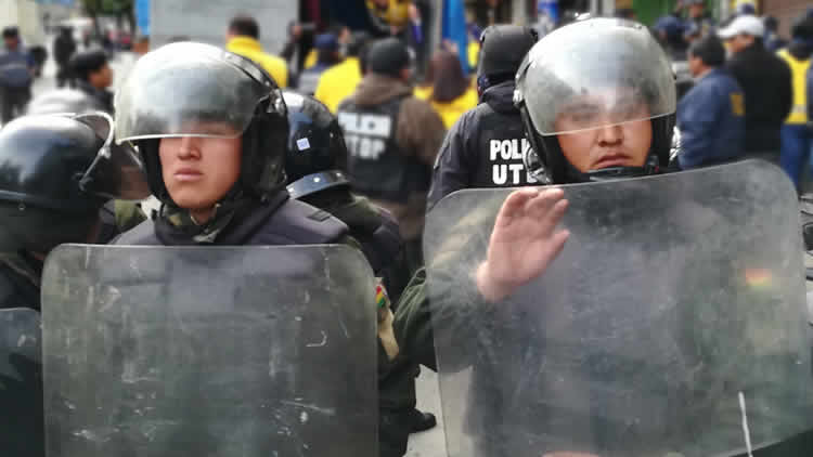 Policía boliviana movilizará a 1.000 efectivos en Gran poder 2018. Policía boliviana movilizará a 1.000 efectivos en Gran poder 2018.