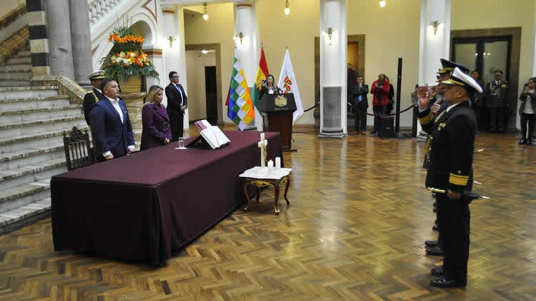 Presidenta Áñez posesiona al nuevo Alto Mando Militar Presidenta Áñez posesiona al nuevo Alto Mando Militar