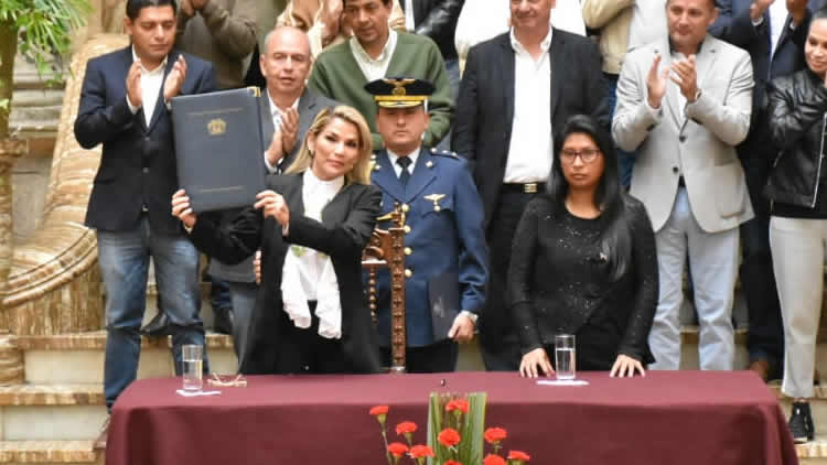Presidenta Jeanine Áñez promulga la Ley de Régimen Excepcional y Transitorio para la realización de Elecciones Generales. Presidenta Jeanine Áñez promulga la Ley de Régimen Excepcional y Transitorio para la realización de Elecciones Generales.