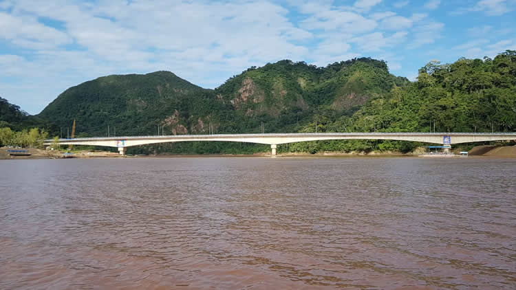 Puente Rurrenabaque - San Buenaventura de 374 metros sobre el Río Beni.