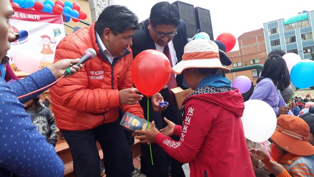 La actividad contó con la coordinación y respaldo de docentes y estudiantes de la carrera de Ciencias de la Educación y Educación Parvularia de la UPEA