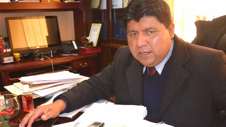 El rector de la Universidad Pública de El Alto, Freddy Medrano, en una entrevista.
