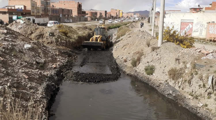 Limpieza de ríos en la ciudad de El Alto. Limpieza de ríos en la ciudad de El Alto.