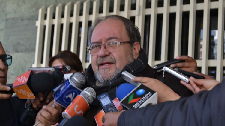 Roberto Aguilar, Ministro de Educación.