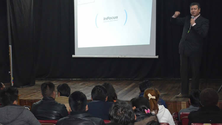 Presentación del seminario “La Era Blockchain y Criptomonedas en Bolivia”.