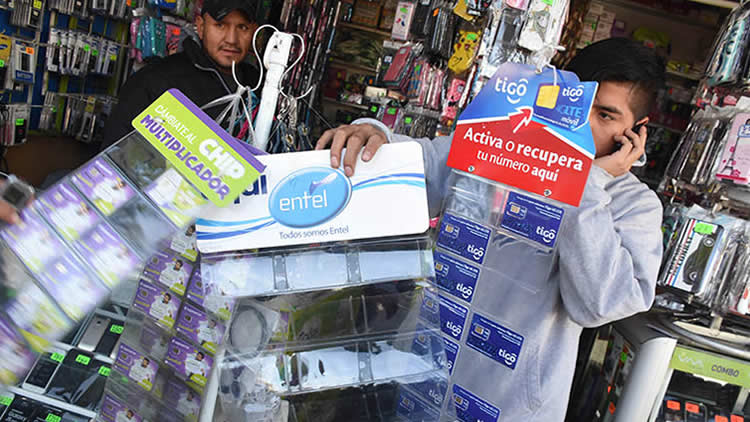Especulan con precios de las tarjetas del servicio de la telefonía móvil en las provincias de Oruro. Especulan con precios de las tarjetas del servicio de la telefonía móvil en las provincias de Oruro.