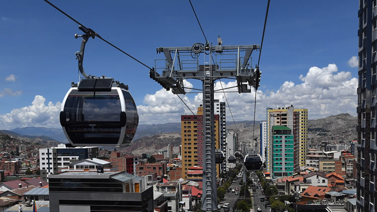 Línea Blanca del Teleférico en La Paz, tiene 131 cabinas.