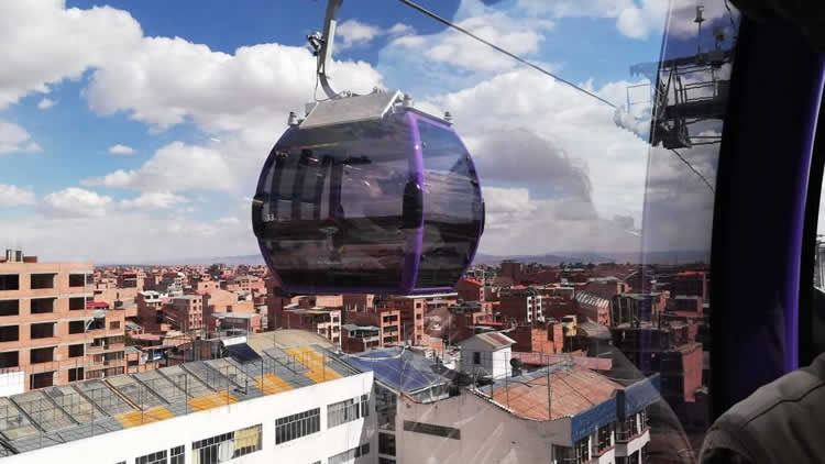Línea Morada del teleférico, que unirá en menos de ocho minutos las ciudades de El Alto y La Paz Línea Morada del teleférico, que unirá en menos de ocho minutos las ciudades de El Alto y La Paz