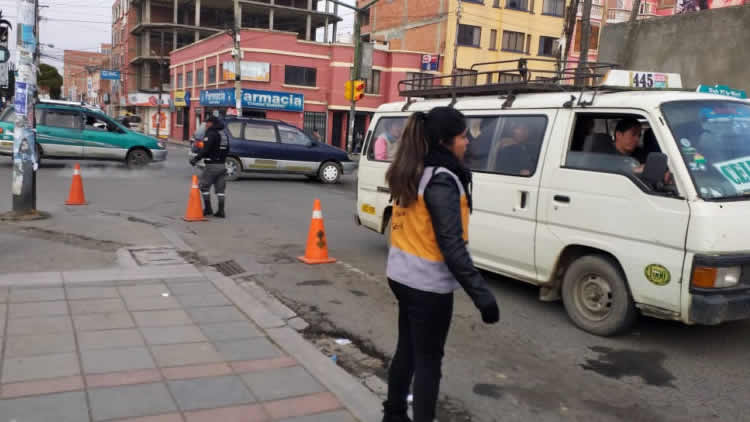 Control al trameaje en rutas y recorridos del transporte público en la ciudad de El Alto. Control al trameaje en rutas y recorridos del transporte público en la ciudad de El Alto.