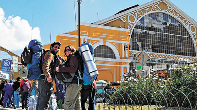 El turismo se ve afectado por pequeños grupos criminales. El turismo se ve afectado por pequeños grupos criminales.