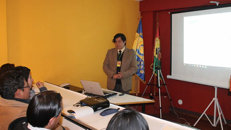 Amílcar Cáceres, jefe del Departamento de Tecnología e Información y Comunicación de la UB.