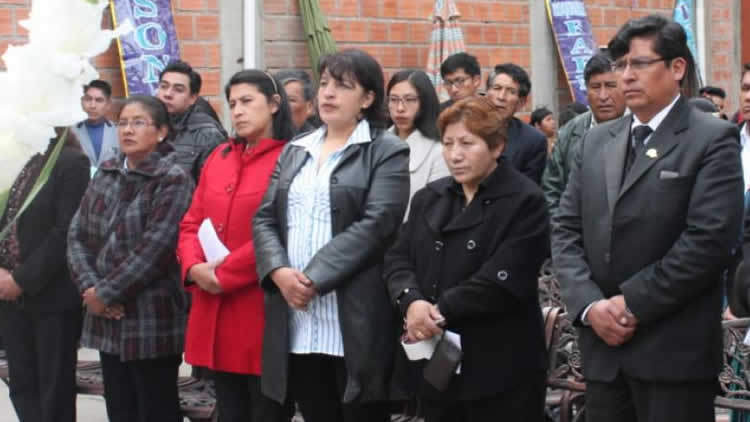 Plantel administrativo y docente de la Universidad Técnica Privada Cosmos, UNITEPC El Alto en la misa de gracias.