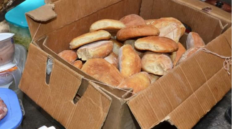 Venta de pan en quioscos de la ciudad de El Alto.