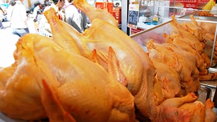 Venta de la carne de pollo en Bolivia.