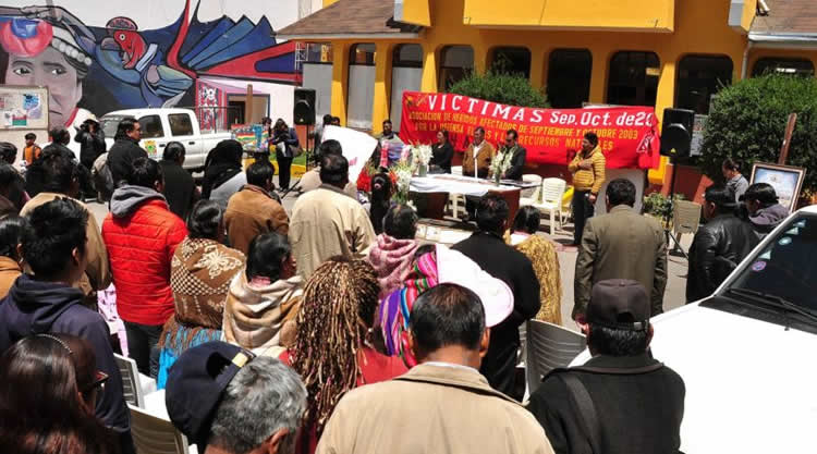 Misa realizada en el patio de la Alcaldía Quemada de La Ceja recordando los 16 años de la “Guerra del Gas”. Misa realizada en el patio de la Alcaldía Quemada de La Ceja recordando los 16 años de la “Guerra del Gas”.