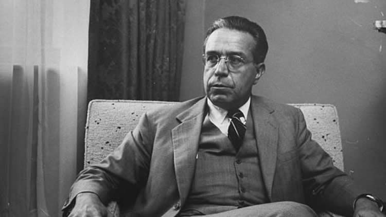 Víctor Paz Estenssoro, fundador y jefe vitalicio del MNR, fallecido en 2001. Víctor Paz Estenssoro, fundador y jefe vitalicio del MNR, fallecido en 2001.