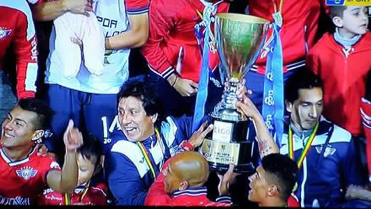 Wilstermann festeja el campeonato del torneo Apertura del fútbol boliviano.