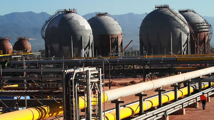 Almacenes de la estatal Yacimientos Petrolíferos Fiscales Bolivianos (YPFB).