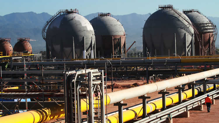 Almacenes de la estatal Yacimientos Petrolíferos Fiscales Bolivianos (YPFB). Almacenes de la estatal Yacimientos Petrolíferos Fiscales Bolivianos (YPFB).