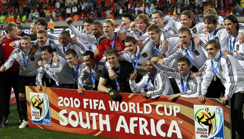 La selección alemana posa hoy, sábado 10 de julio de 2010, tras finalizar el partido que selección de Uruguay disputó ante la de Alemania