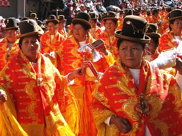 Los fraternos del Gran Poder danzaron con devoción en la festividad que se originó a  principios del siglo XX en la zona Chijini.