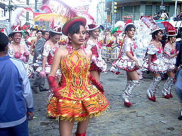 Miles de danzantes de 60 fraternidades cumplieron con la promesa del señor del Gran Poder en denominada “fiesta mayor de los Andes”.