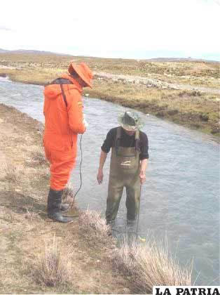 Gobierno boliviano anunció que las Fuerzas Armadas instalarán dos puestos militares para sentar soberanía en el río Suches, en la frontera con Perú.
