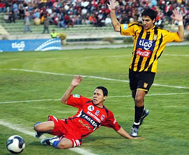 Pese a todo, The Strongest (con huelga de por medio) ayer impuso condiciones sobre un mezquino y temeroso adversario, Universitario de Sucre.