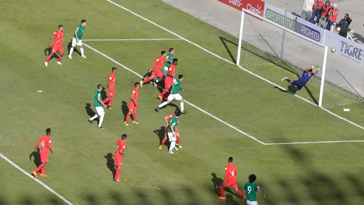Bolivia toma aire en la eliminatoria sudamericana: derrotó a Perú 2 a 0