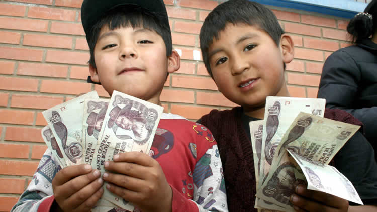 Niños que gozan del beneficio del Bono PARDEEA