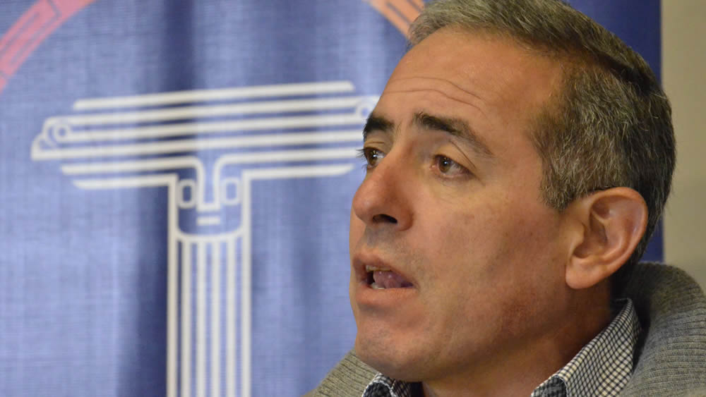 César Dockweiler, gerente de la Empresa Estatal de Transporte por Cable Mi Teleférico. César Dockweiler, gerente de la Empresa Estatal de Transporte por Cable Mi Teleférico.