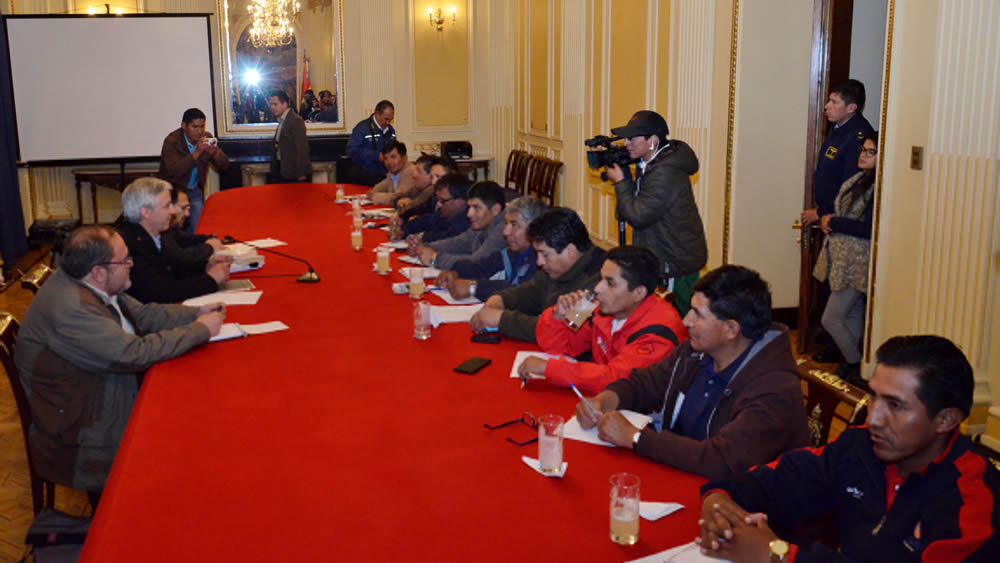 Dialogo entre el Gobierno y la Central Obrera Boliviana (COB).