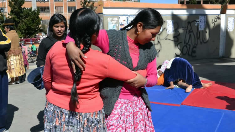 Mujeres Alteñas practican defensa personal