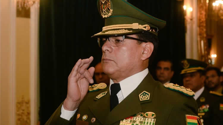 Posesionan del general René Rino Salazar Ballesteros nuevo comandante de la Policía Boliviana