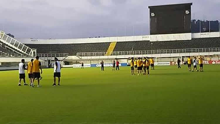 The Strongest hace reconocimiento de la cancha del estadio Urbano Caldeira. The Strongest hace reconocimiento de la cancha del estadio Urbano Caldeira.