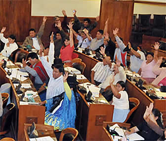 La Cámara de Diputados aprobó el proyecto de Ley de la Educación “Avelino Siñani – Elizardo Pérez” que concede poderes absolutos al Ministerio de Educación.