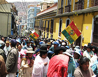 La Central Obrera Boliviana (COB) convocó a las federaciones, confederaciones, organizaciones afiliadas y pueblo en general a la gran marcha nacional.